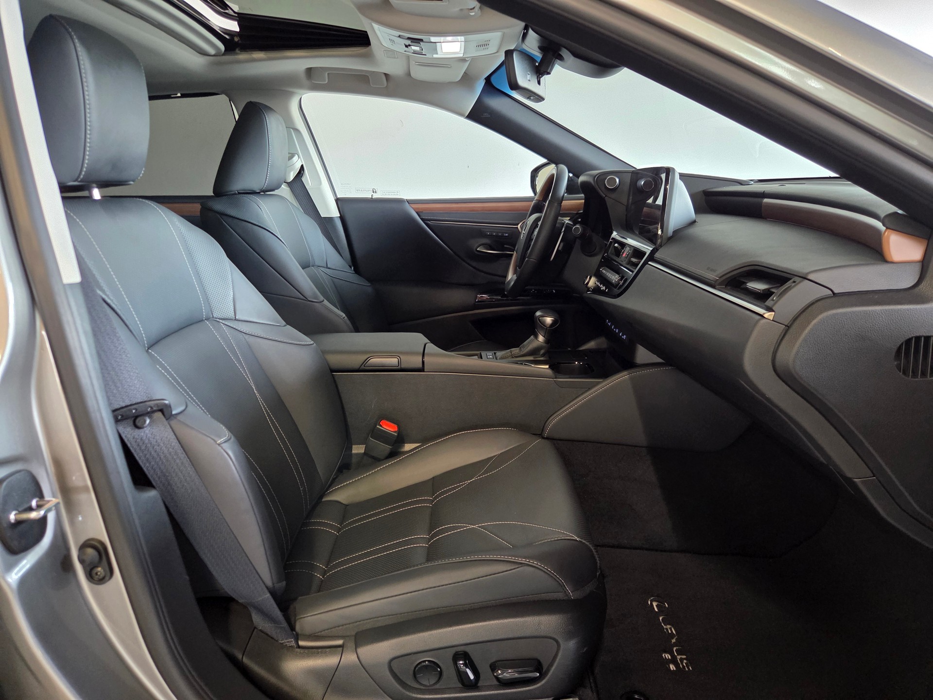 LEXUS ES 300h Excellence-image-19
