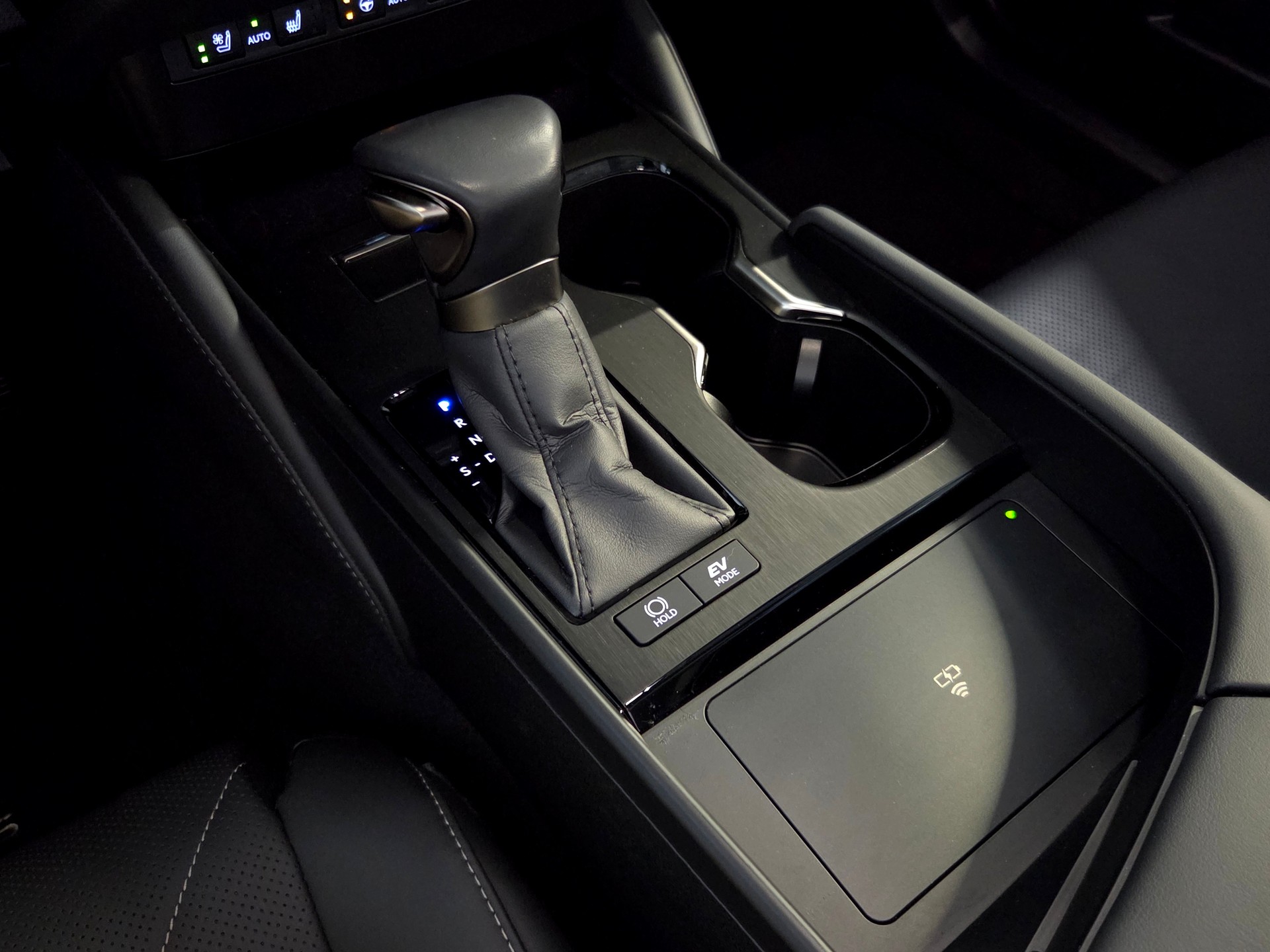 LEXUS ES 300h Excellence-image-18