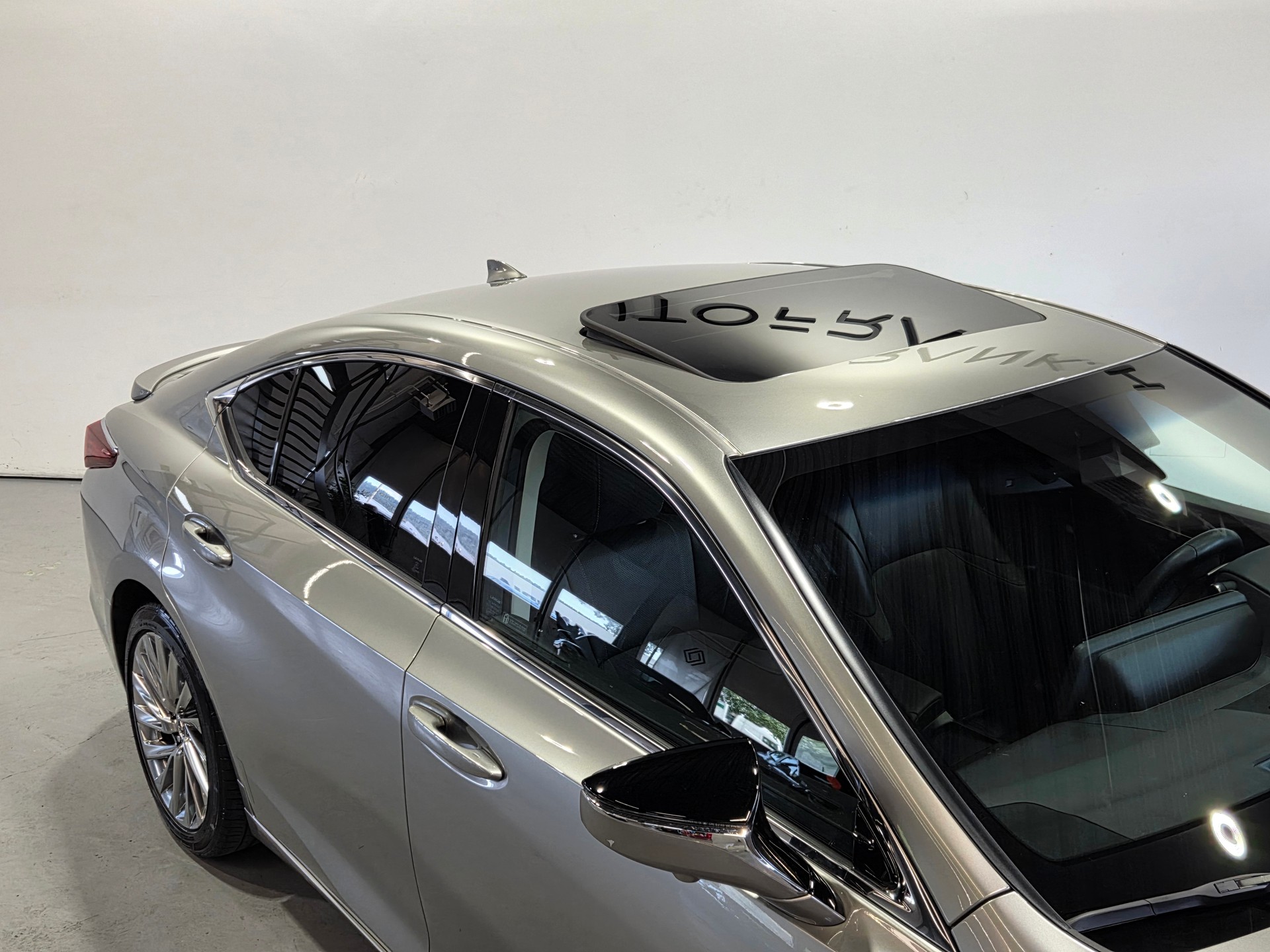 LEXUS ES 300h Excellence-image-10