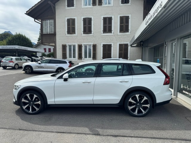 VOLVO V60 Cross Country 2.0 B4 AWD-image-5