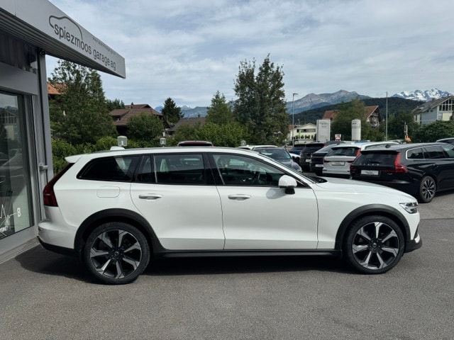 VOLVO V60 Cross Country 2.0 B4 AWD-image-2