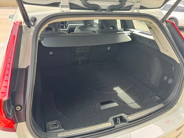 VOLVO V60 Cross Country 2.0 B4 AWD-image-11