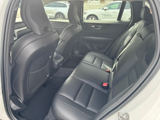 VOLVO V60 Cross Country 2.0 B4 AWD-image-10