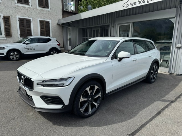 VOLVO V60 Cross Country 2.0 B4 AWD-image-6