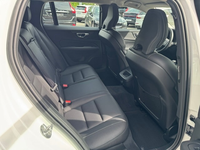 VOLVO V60 Cross Country 2.0 B4 AWD-image-15