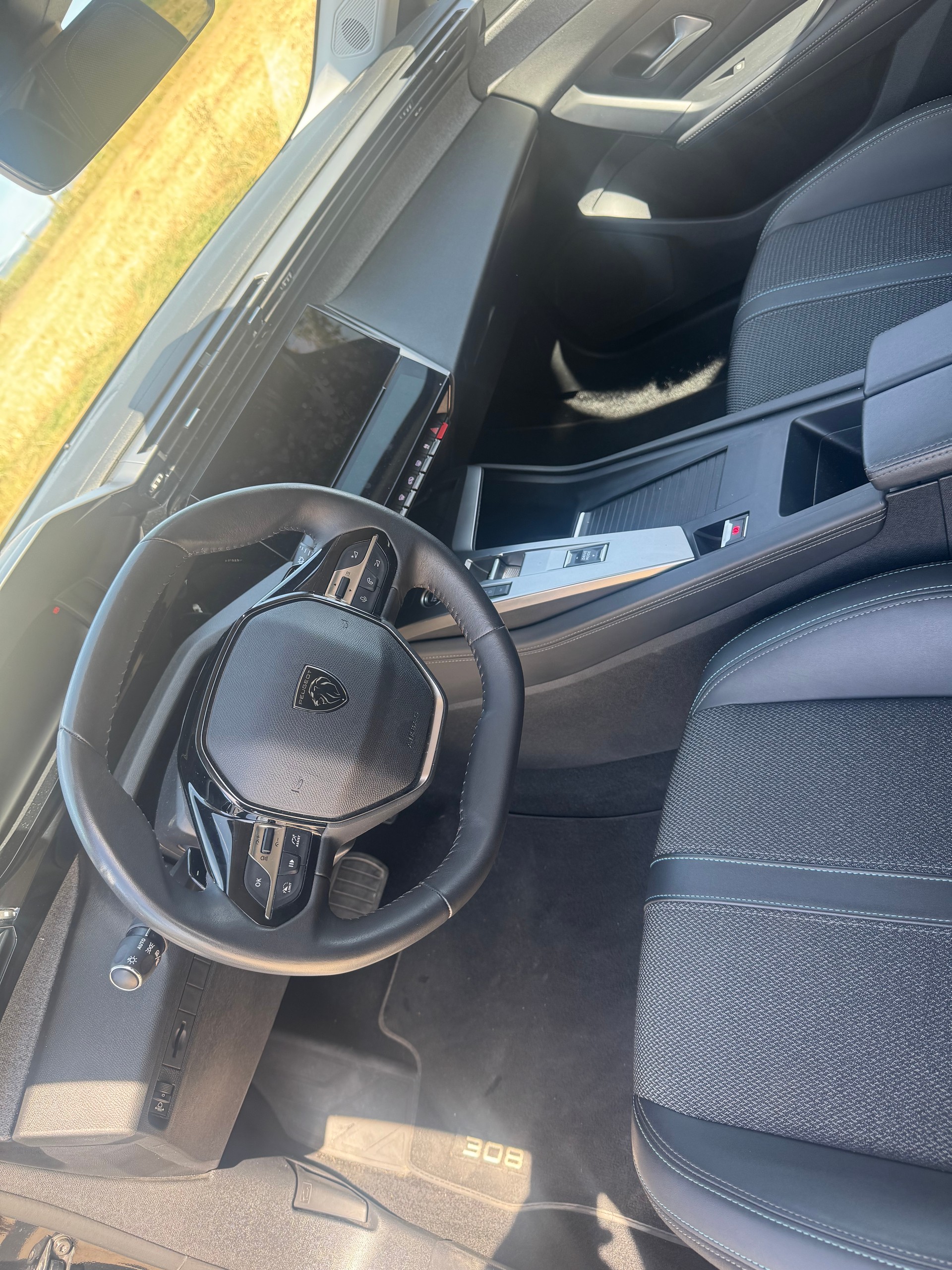 PEUGEOT 1.5 BlueHDi Allure-image-4