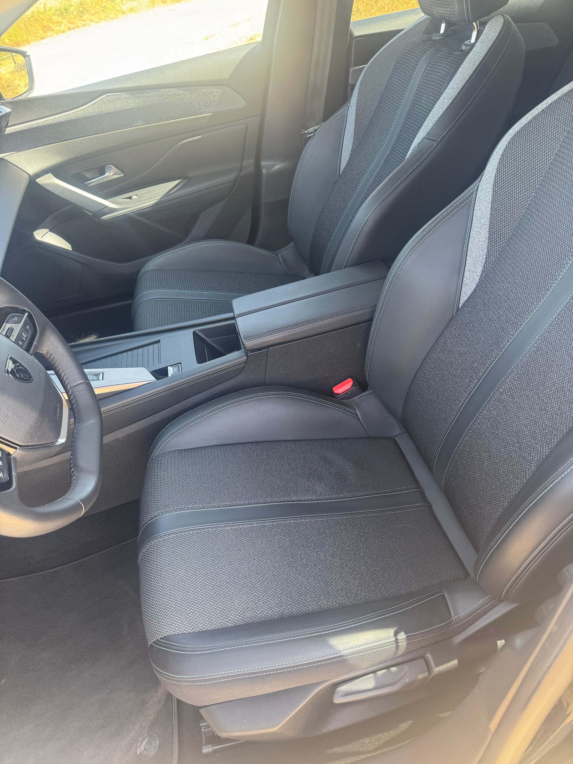 PEUGEOT 1.5 BlueHDi Allure-image-3