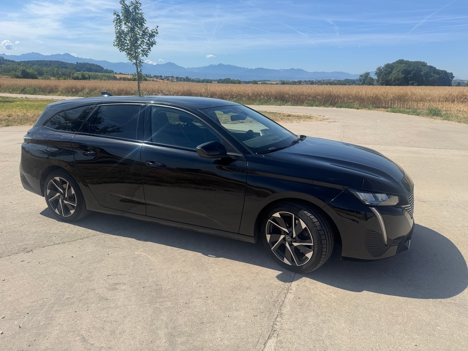 PEUGEOT 1.5 BlueHDi Allure-image-2