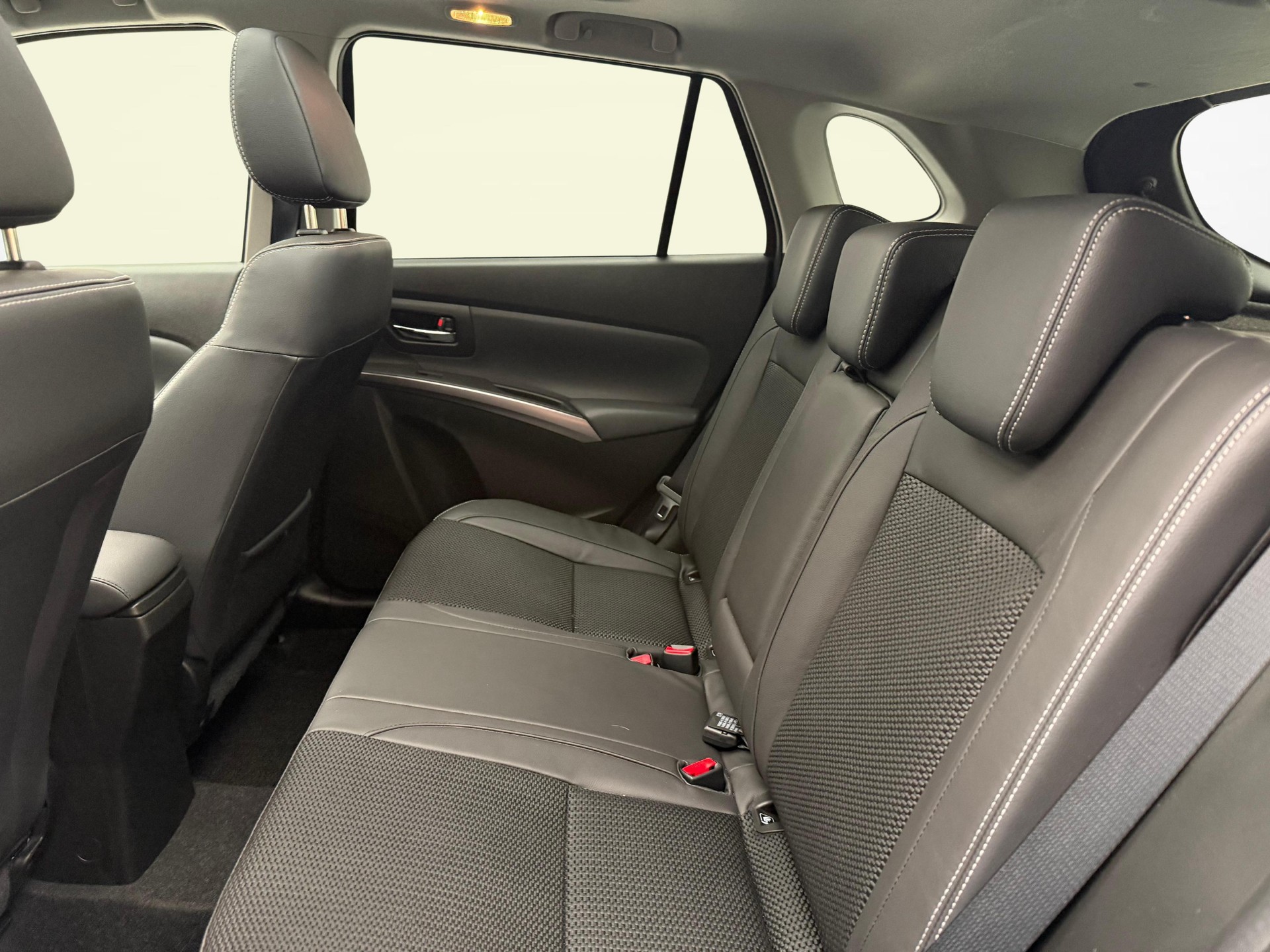 SUZUKI S-Cross 1.5 Compact Top Hybrid 4x4-image-10