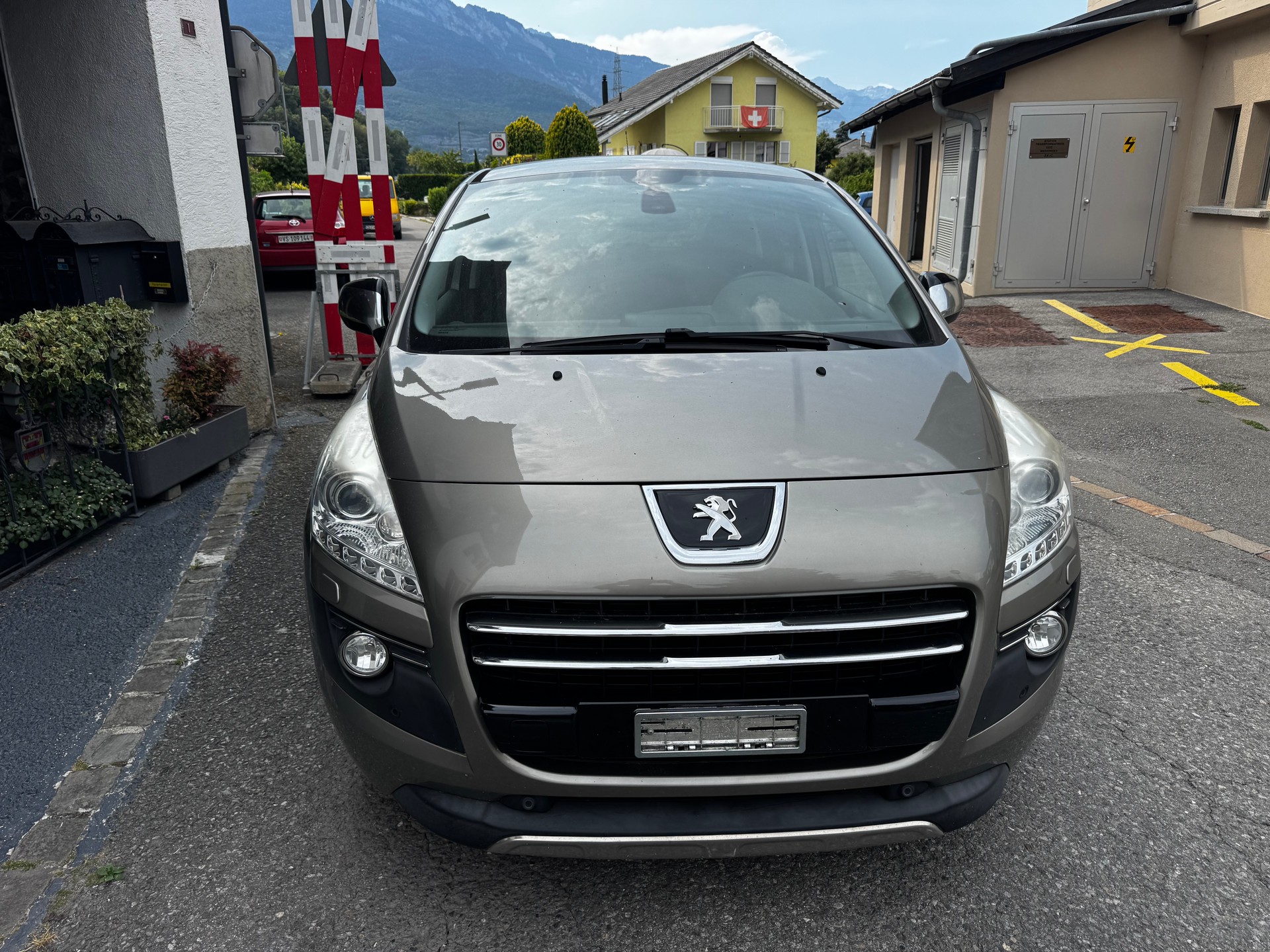 PEUGEOT 3008 HYbrid4 2.0 HDI EGS6-image-0