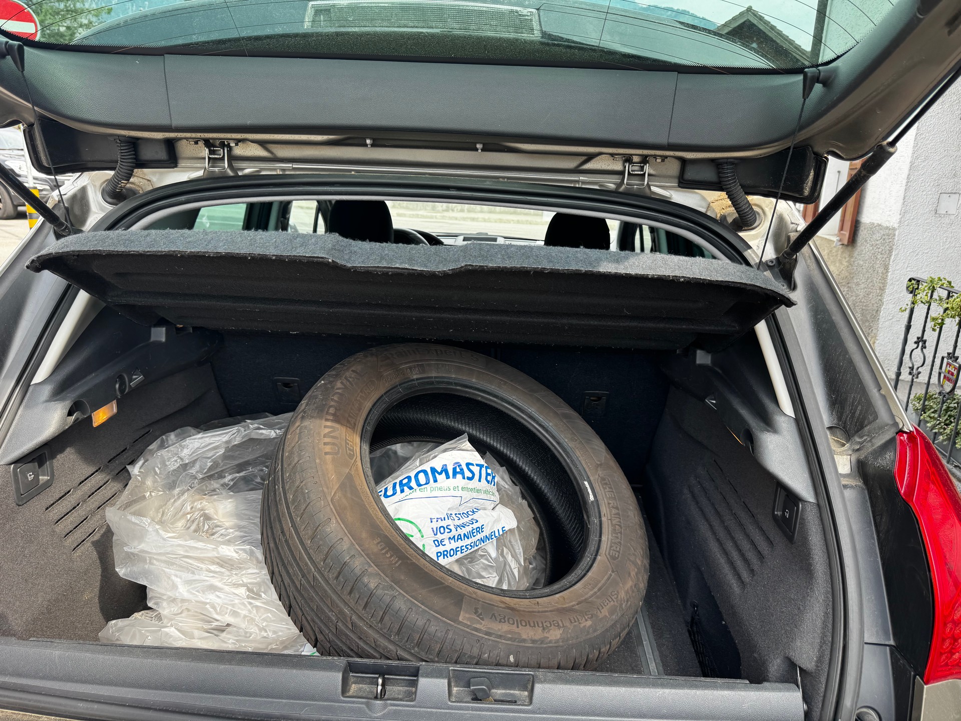 PEUGEOT 3008 HYbrid4 2.0 HDI EGS6-image-8