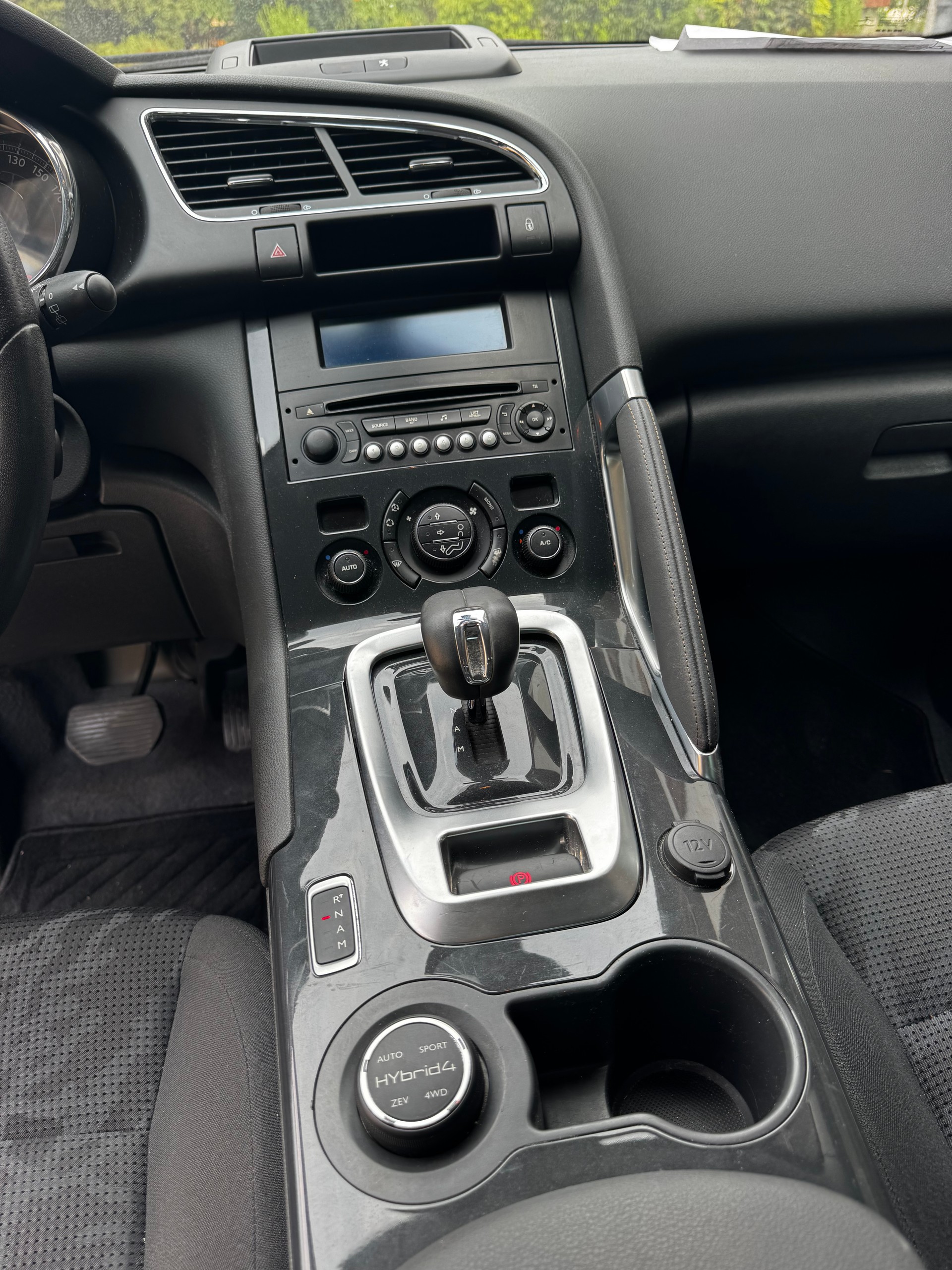 PEUGEOT 3008 HYbrid4 2.0 HDI EGS6-image-10
