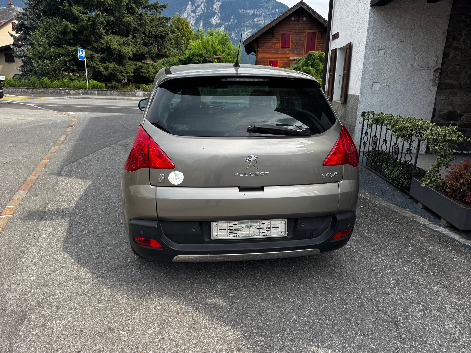PEUGEOT 3008 HYbrid4 2.0 HDI EGS6-image-1