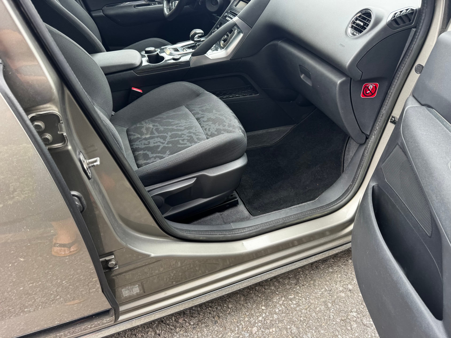 PEUGEOT 3008 HYbrid4 2.0 HDI EGS6-image-6