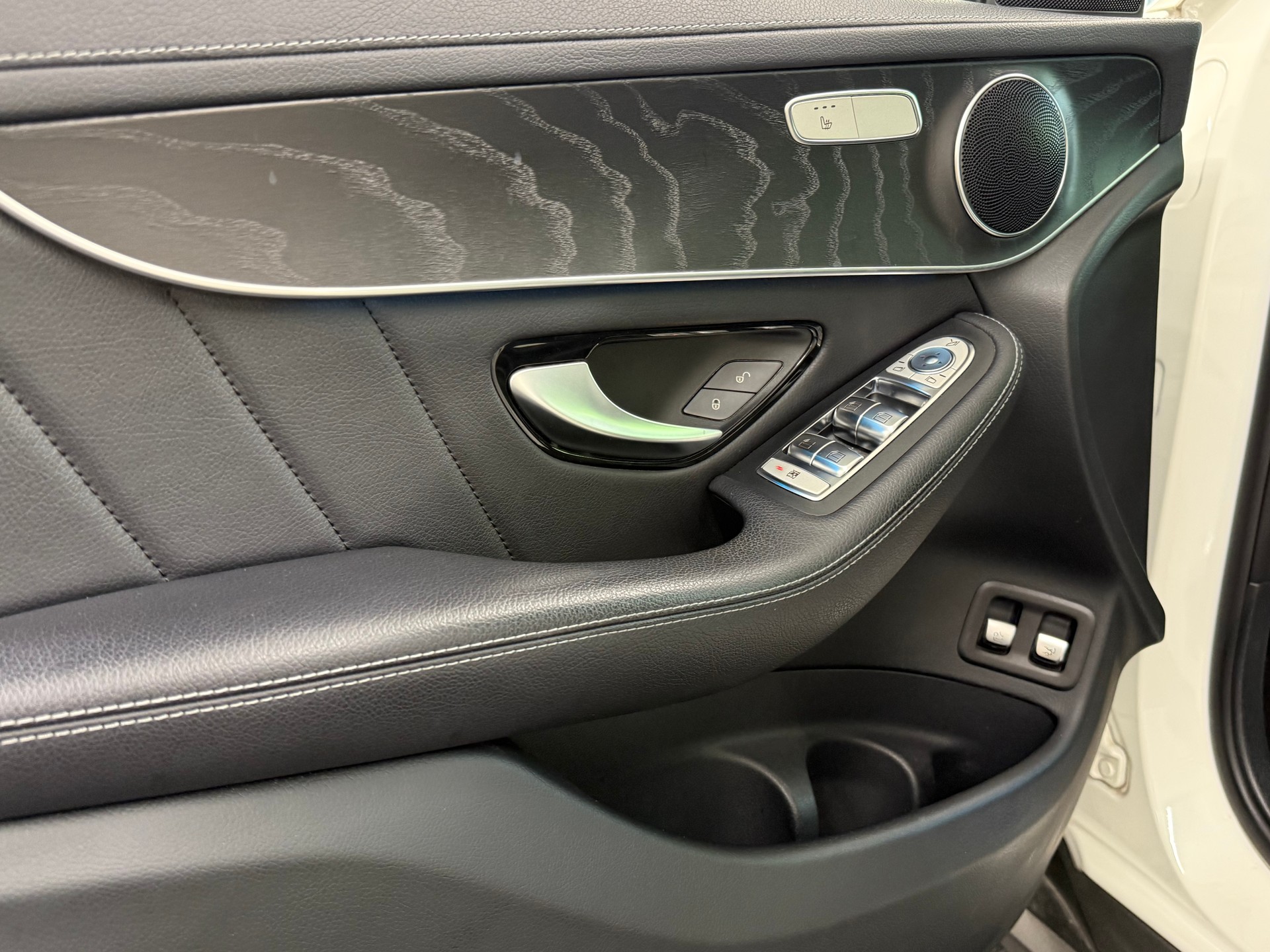 MERCEDES-BENZ GLC Coupé 250 AMG Line 4Matic 9G-Tronic-image-19