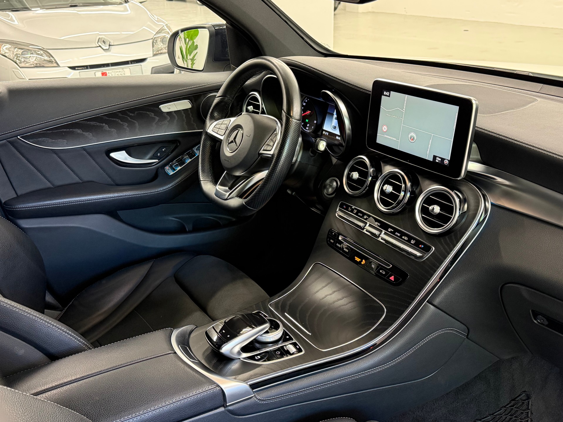 MERCEDES-BENZ GLC Coupé 250 AMG Line 4Matic 9G-Tronic-image-16