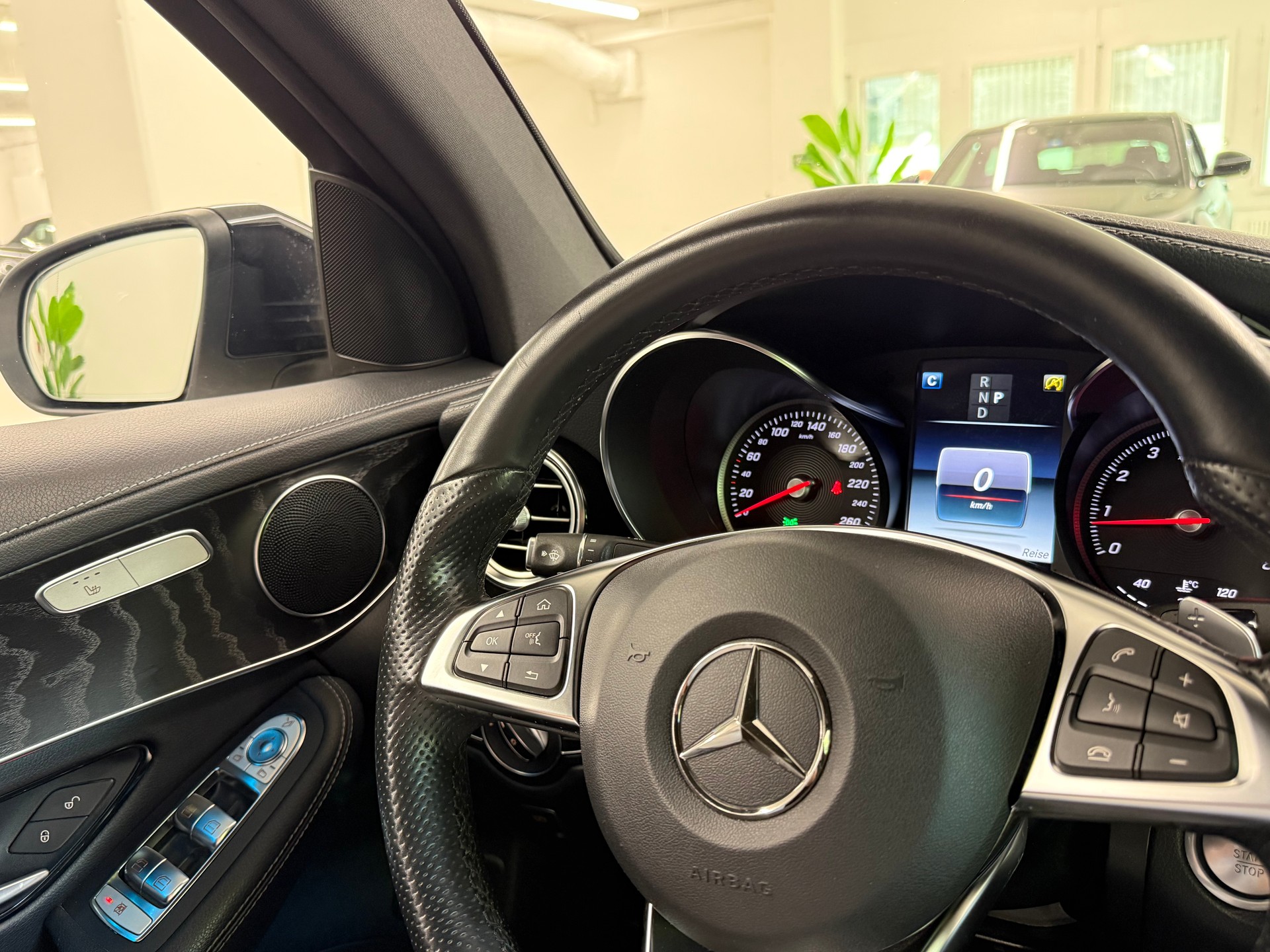 MERCEDES-BENZ GLC Coupé 250 AMG Line 4Matic 9G-Tronic-image-17