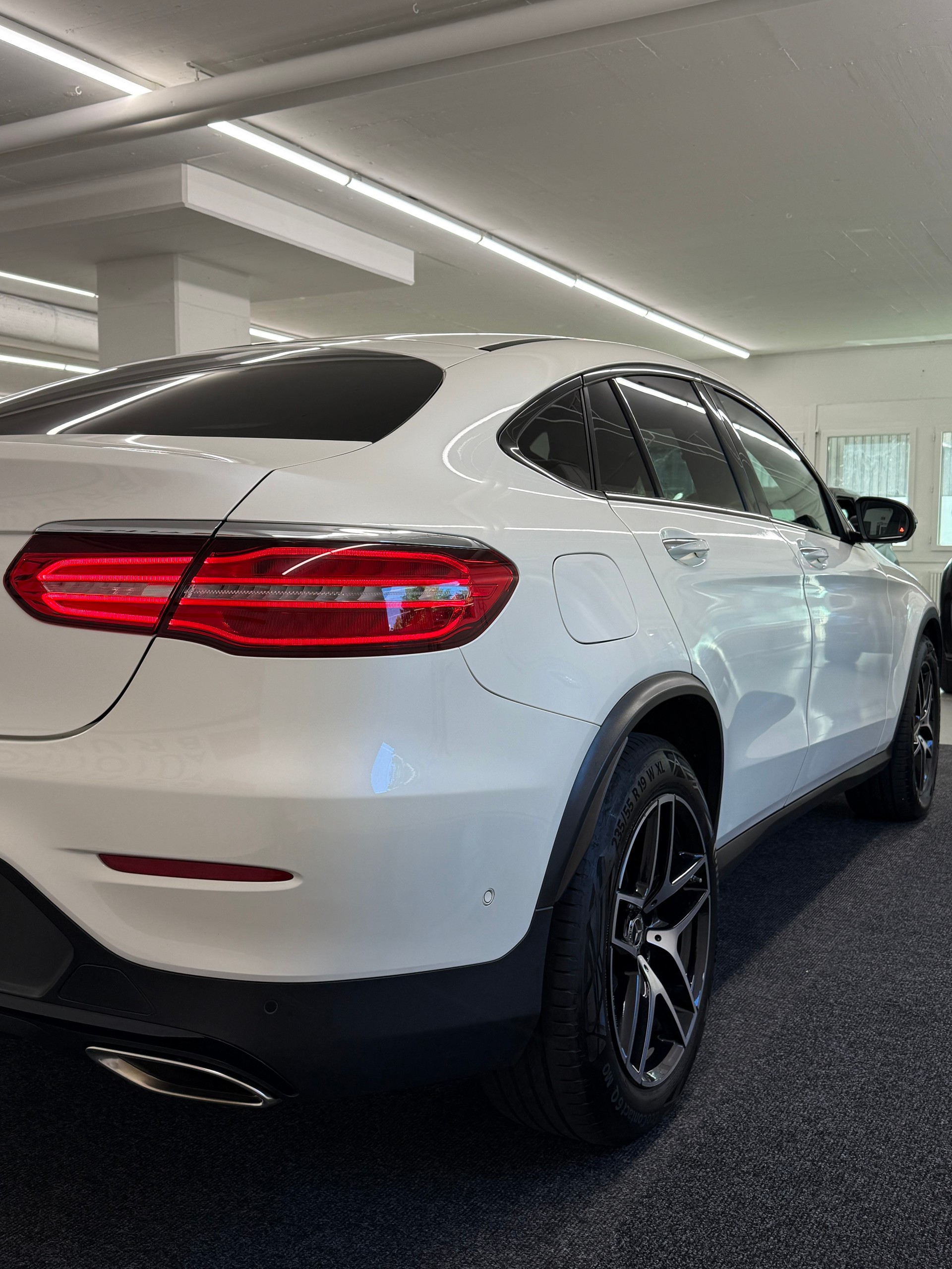 MERCEDES-BENZ GLC Coupé 250 AMG Line 4Matic 9G-Tronic-image-6