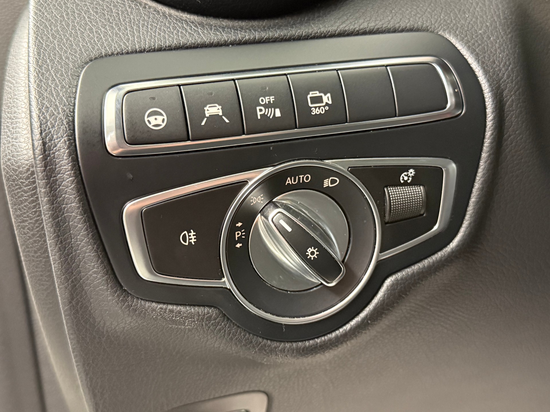 MERCEDES-BENZ GLC Coupé 250 AMG Line 4Matic 9G-Tronic-image-18