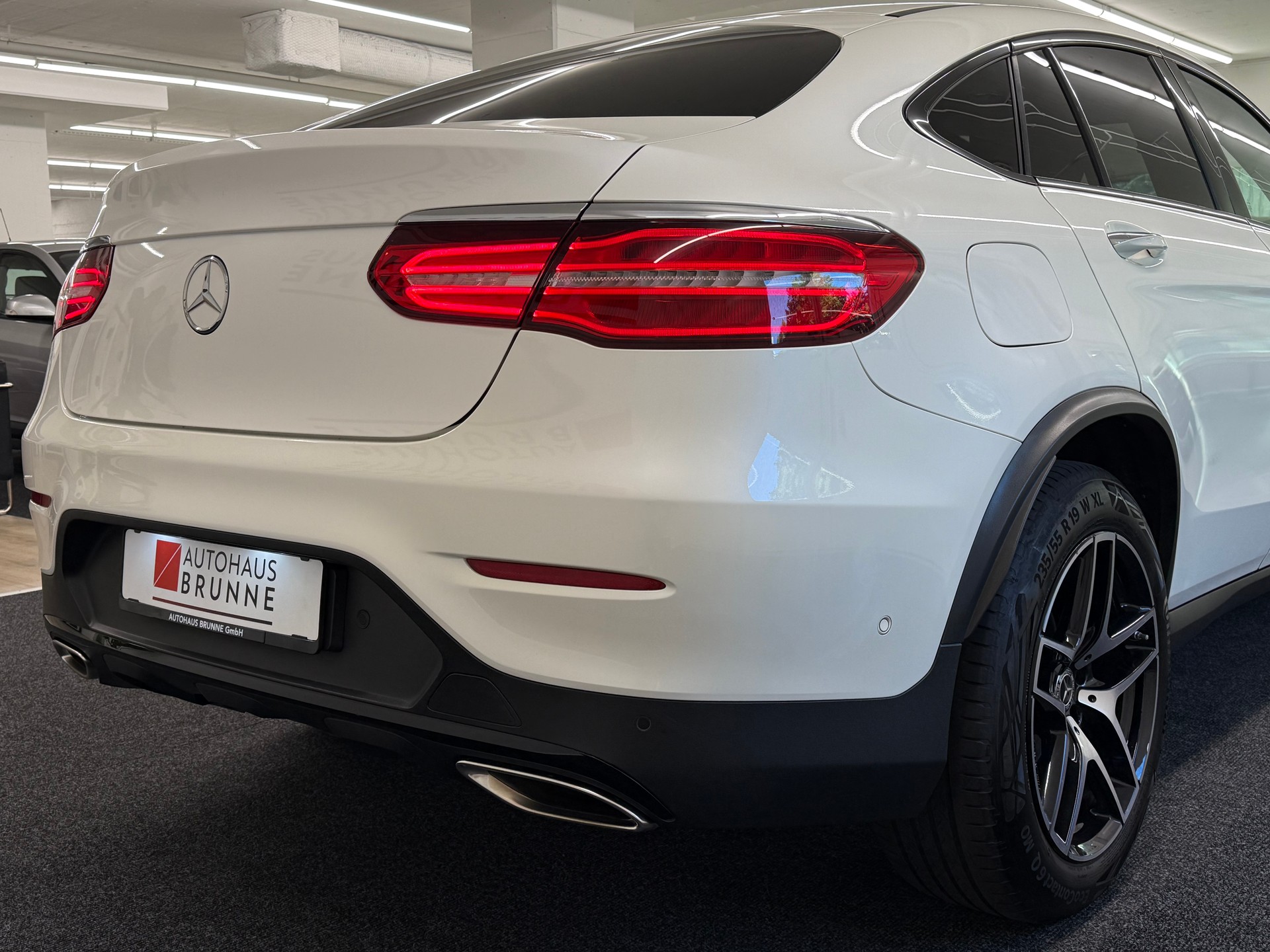 MERCEDES-BENZ GLC Coupé 250 AMG Line 4Matic 9G-Tronic-image-9