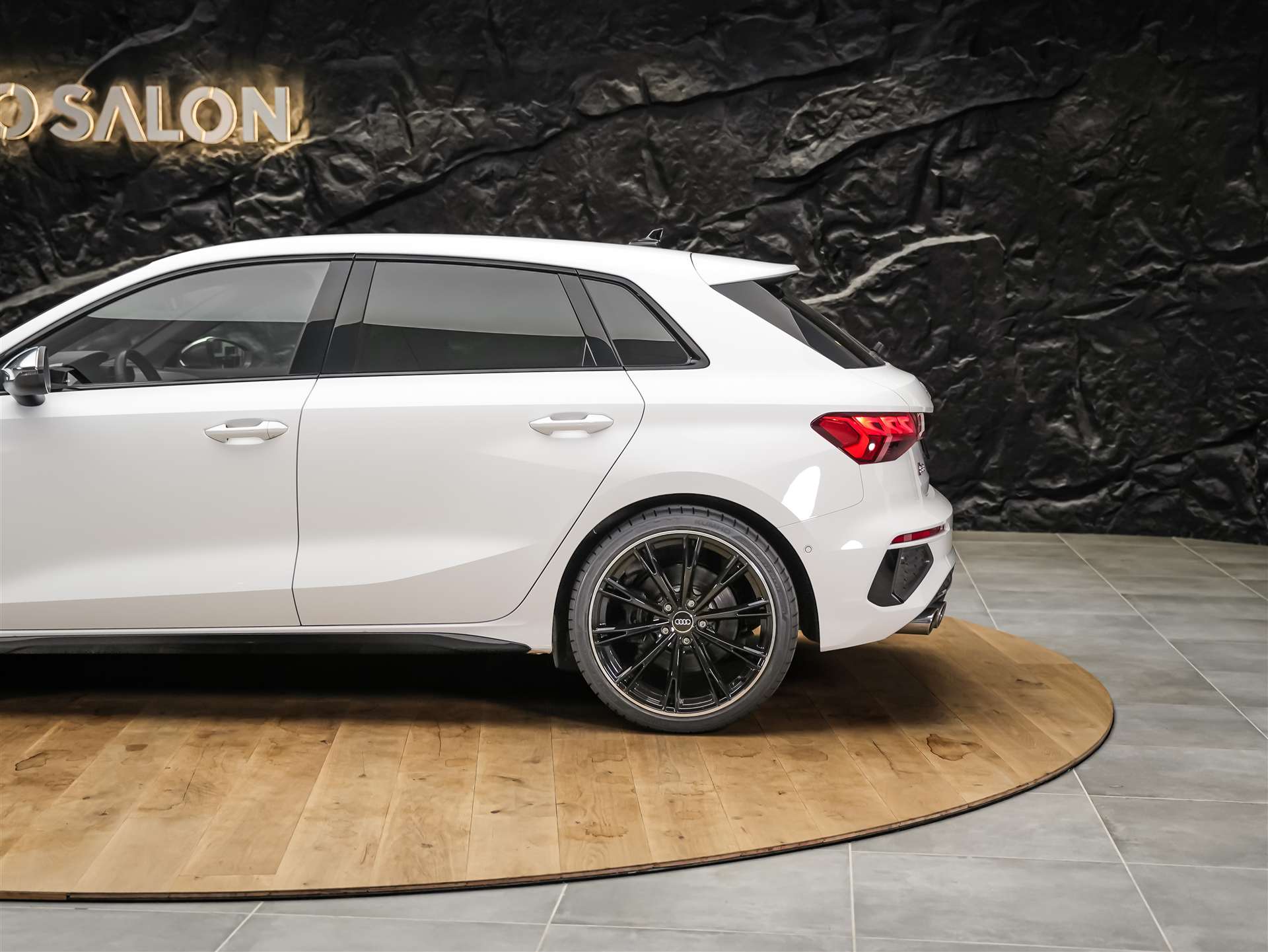 AUDI S3 Sportback 2.0 TFSI quattro S-tronic *19" Felgen*Abstandsregler*Sitzheizung*-image-17