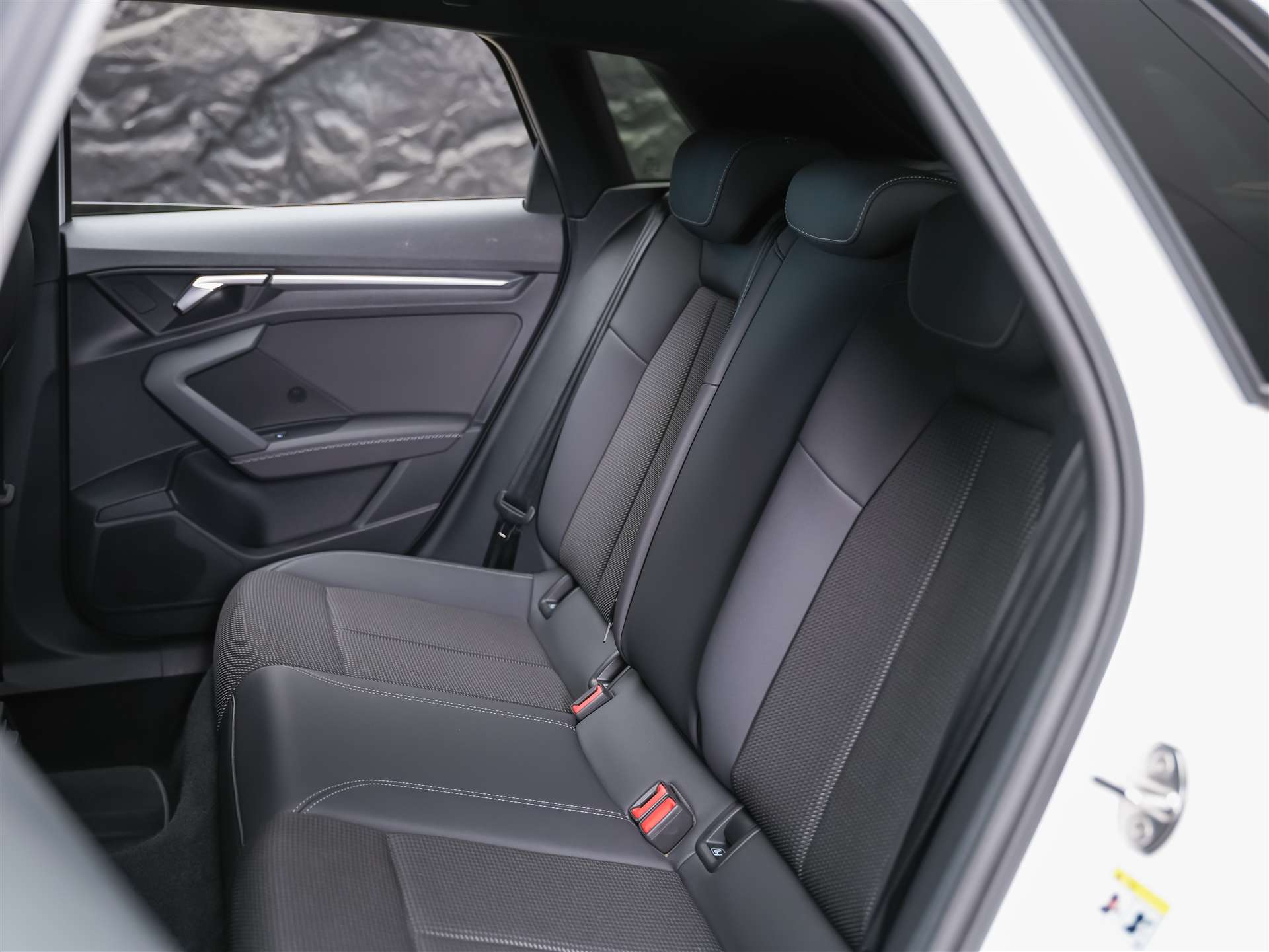 AUDI S3 Sportback 2.0 TFSI quattro S-tronic *19" Felgen*Abstandsregler*Sitzheizung*-image-13