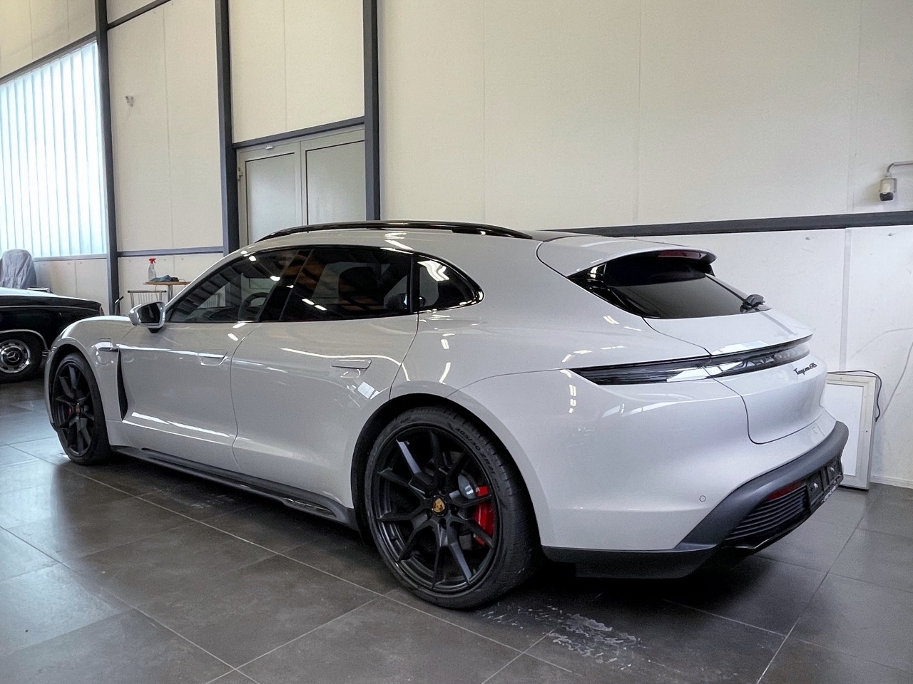 PORSCHE Taycan GTS Gran Turismo-image-5