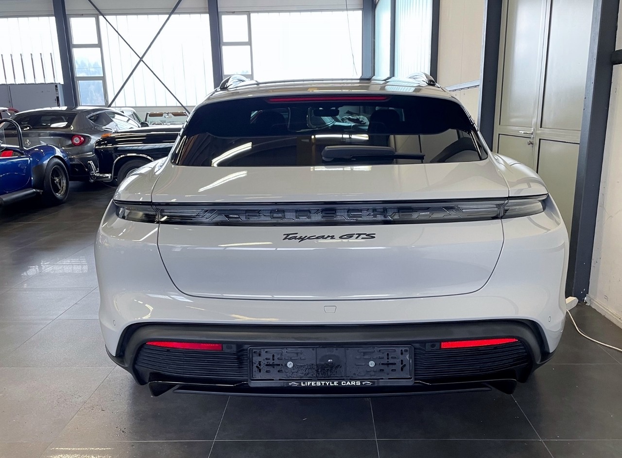 PORSCHE Taycan GTS Gran Turismo-image-3