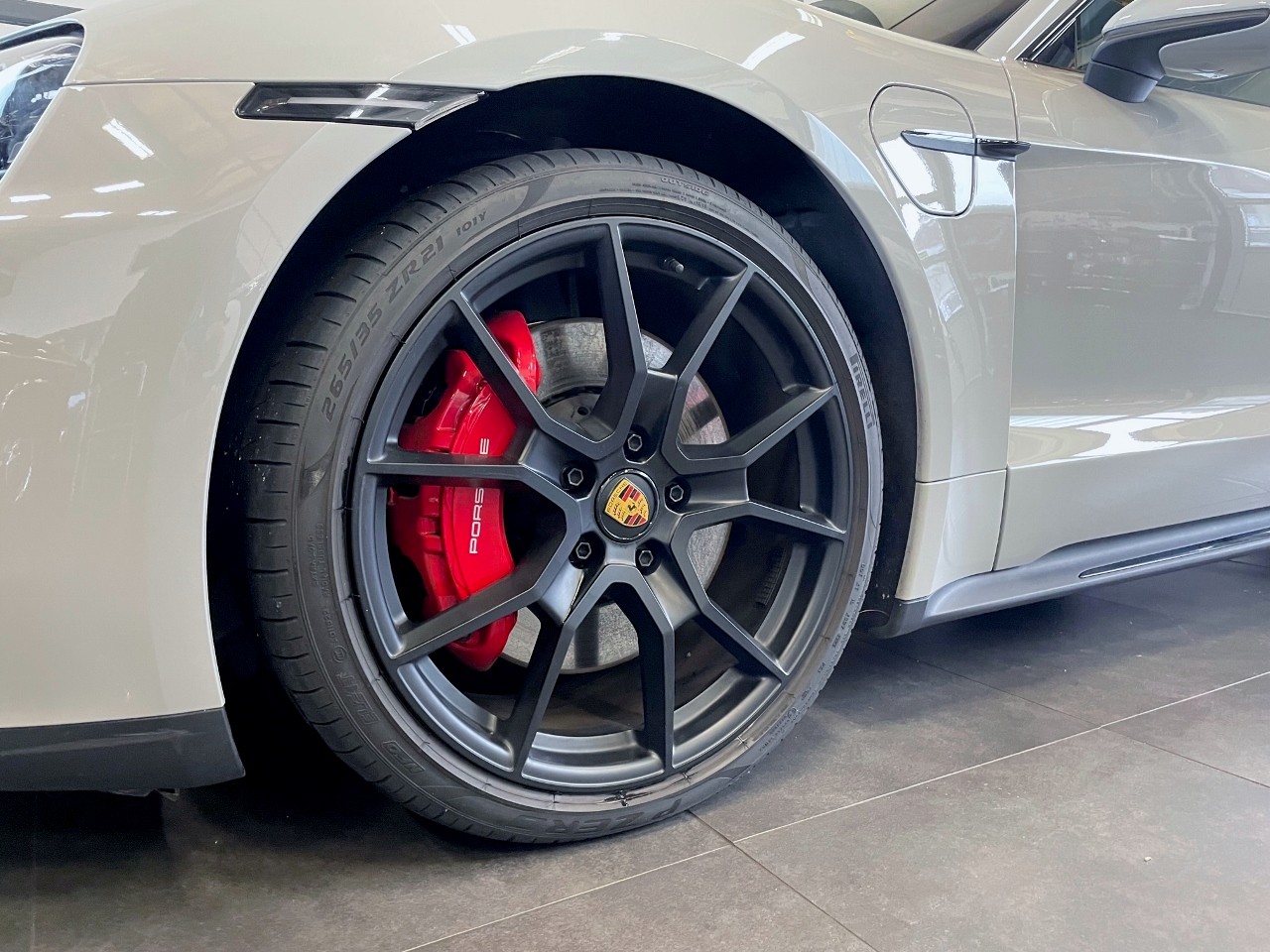 PORSCHE Taycan GTS Gran Turismo-image-14