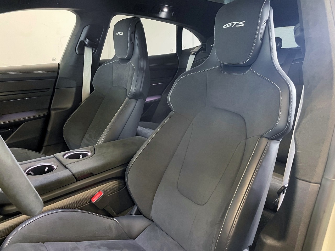 PORSCHE Taycan GTS Gran Turismo-image-8