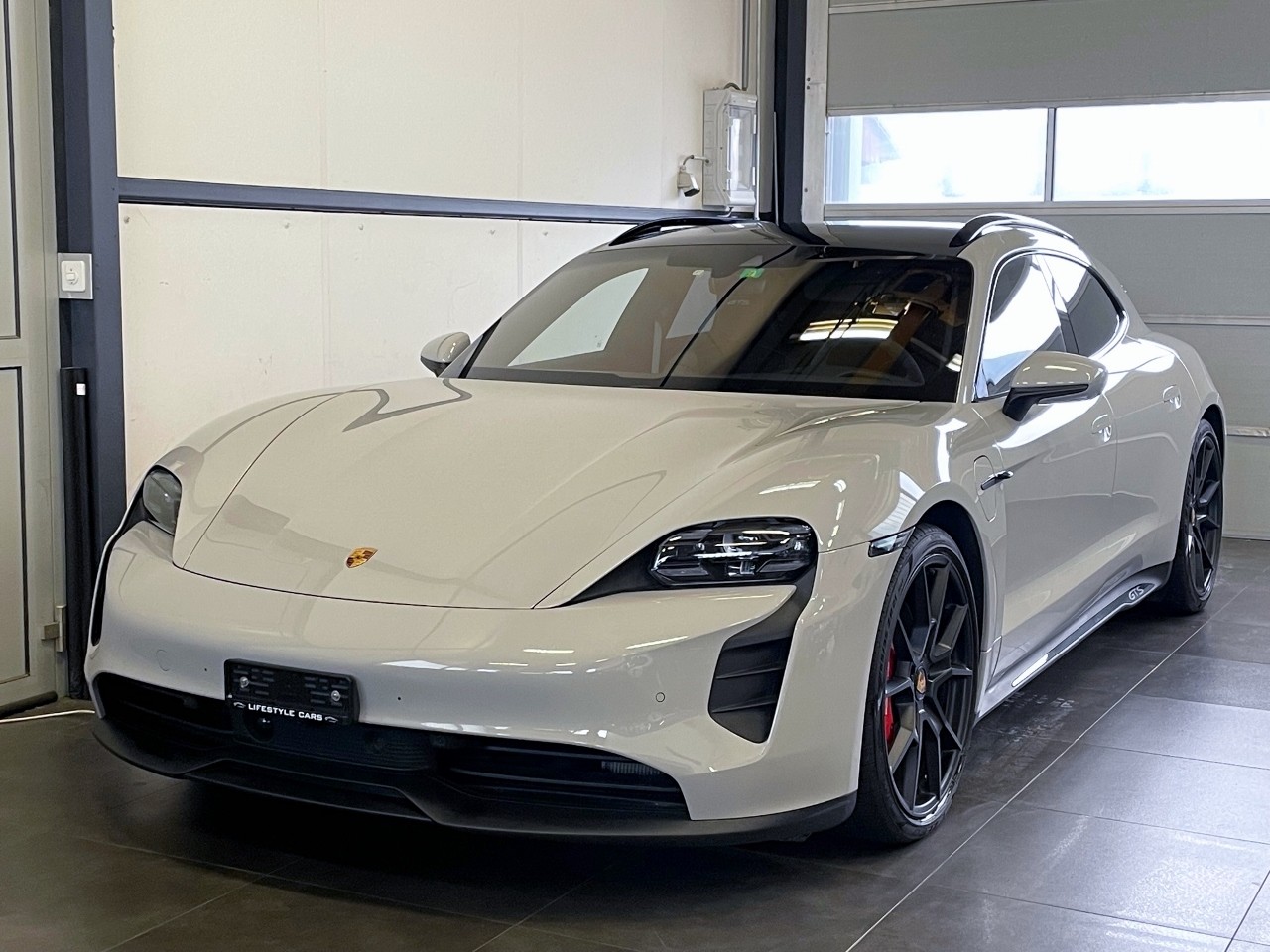 PORSCHE Taycan GTS Gran Turismo-image-4