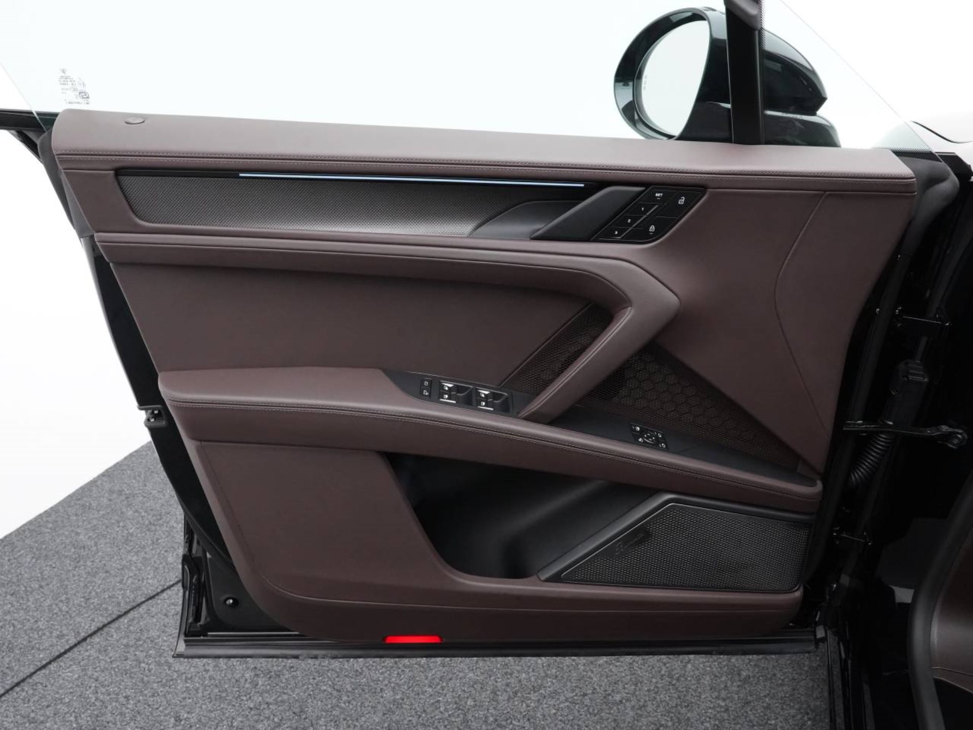 PORSCHE Cayenne Turbo Electric-image-20
