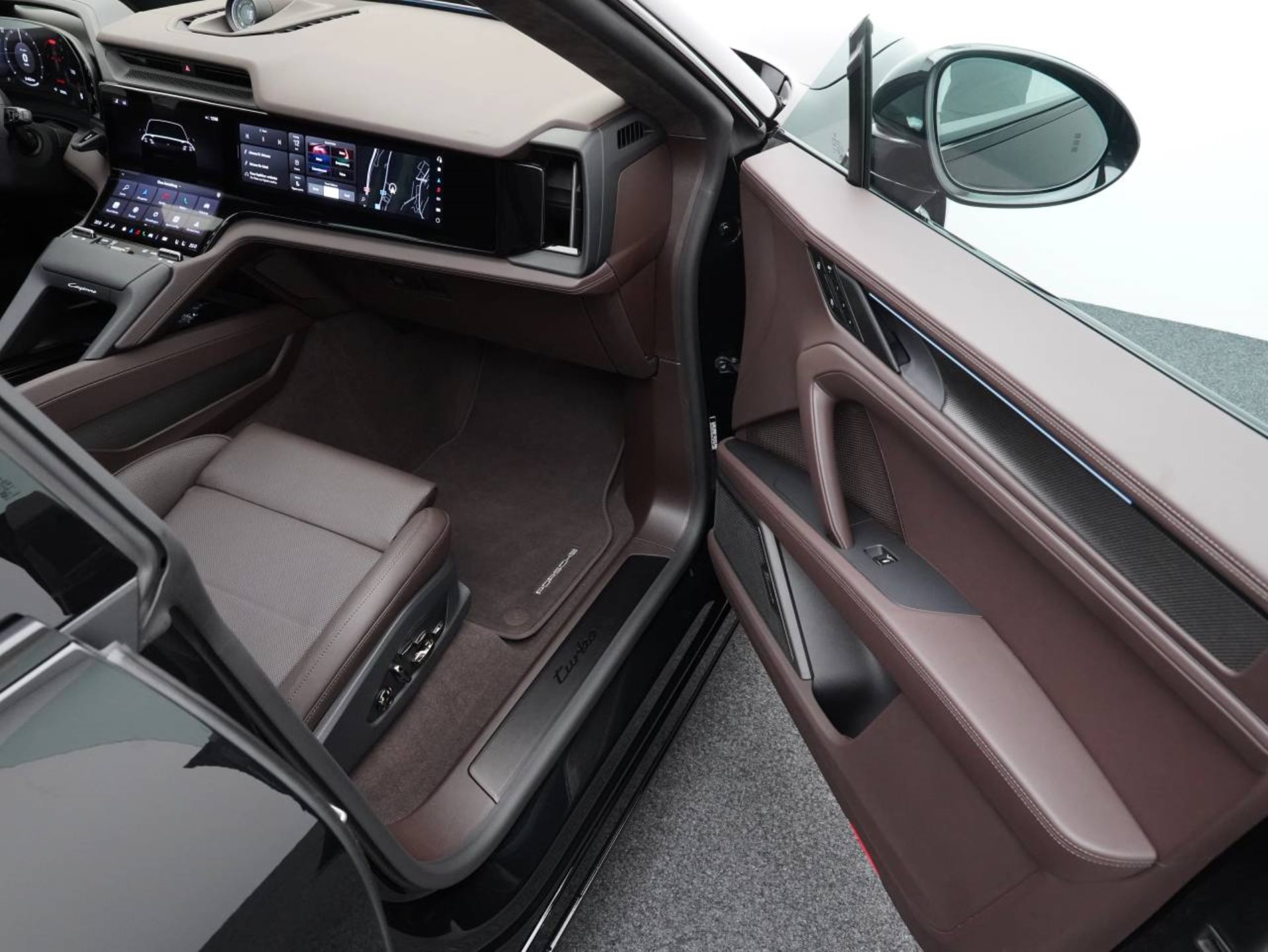 PORSCHE Cayenne Turbo Electric-image-23