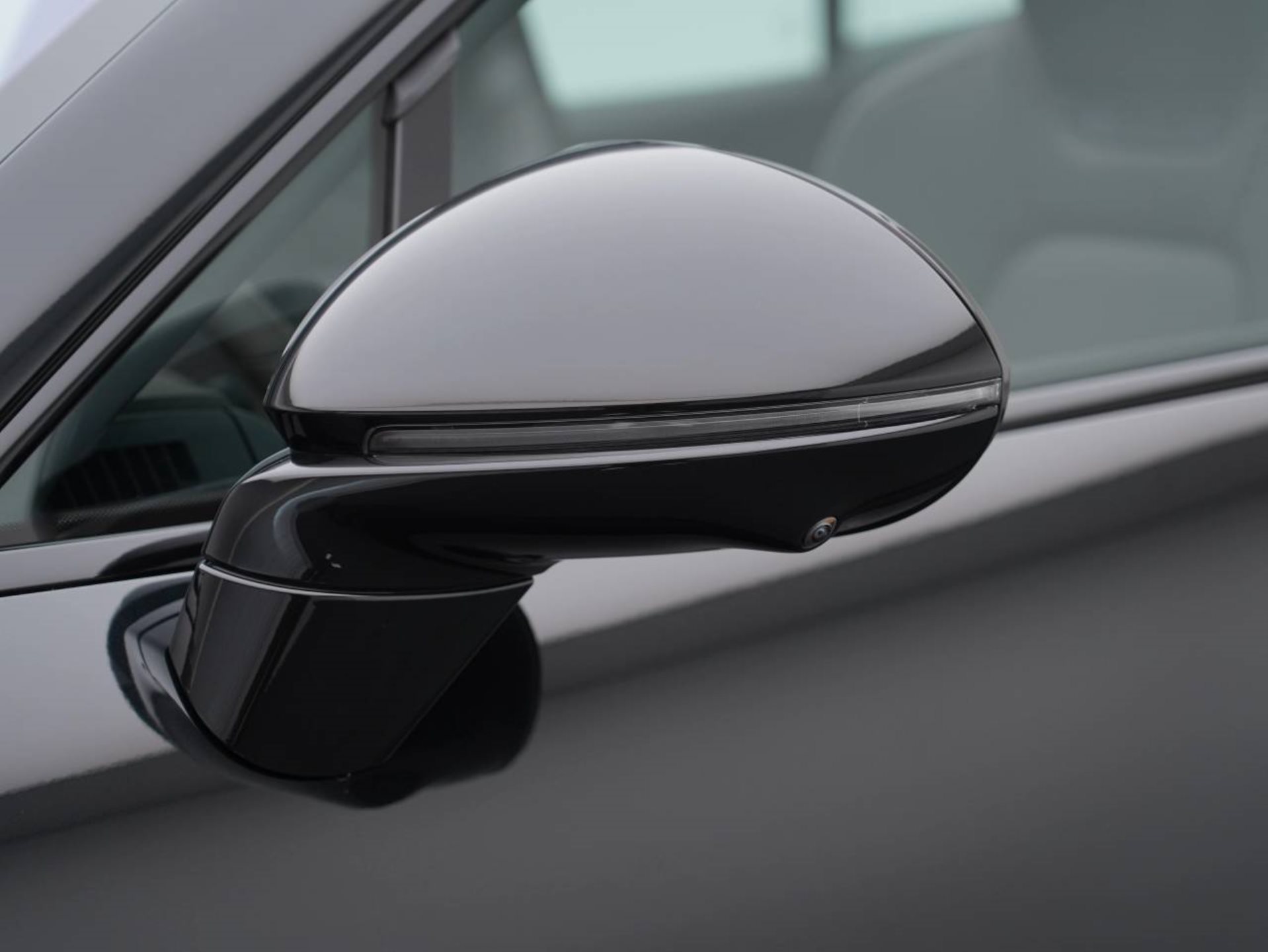 PORSCHE Cayenne Turbo Electric-image-13