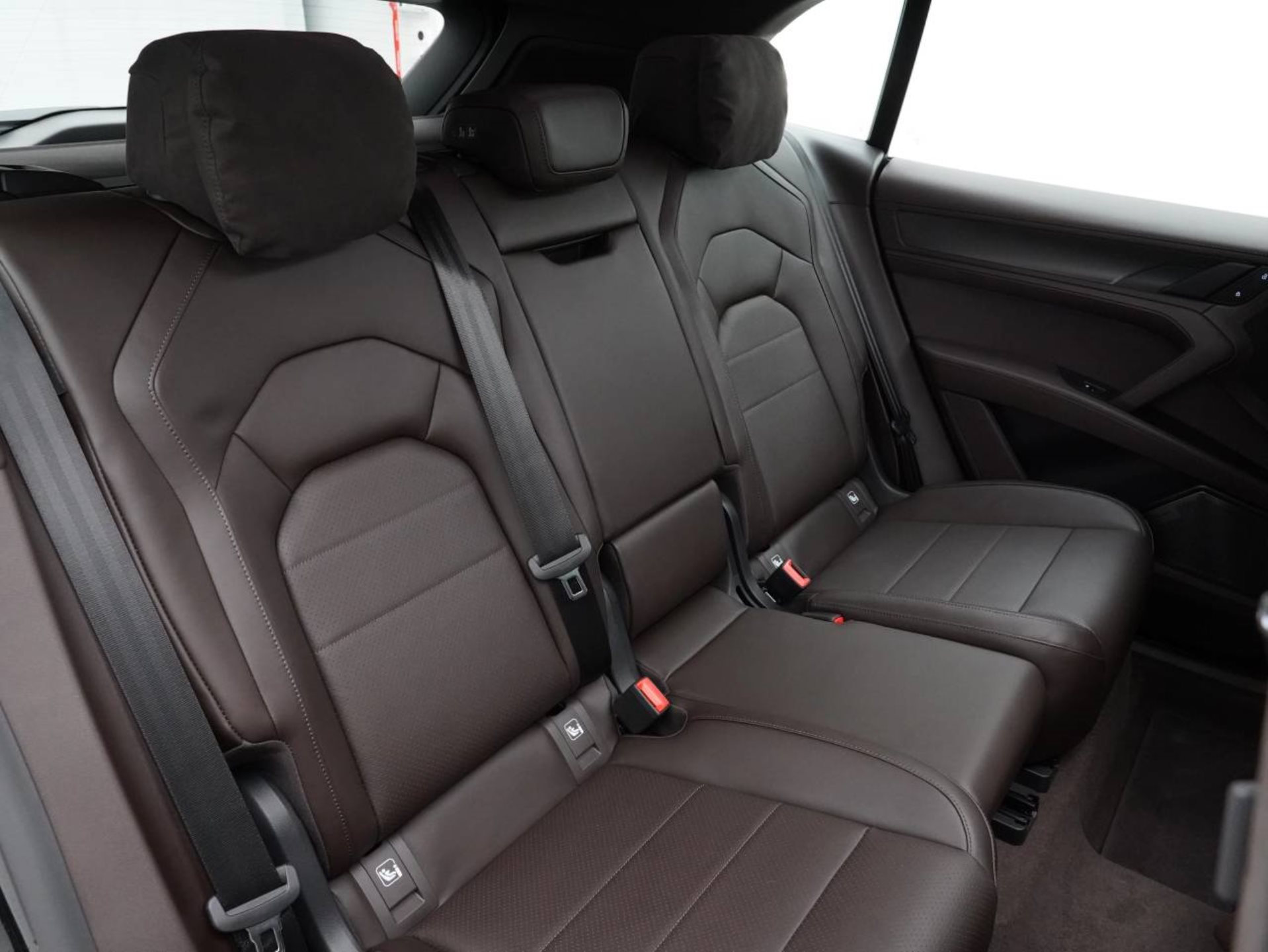PORSCHE Cayenne Turbo Electric-image-30