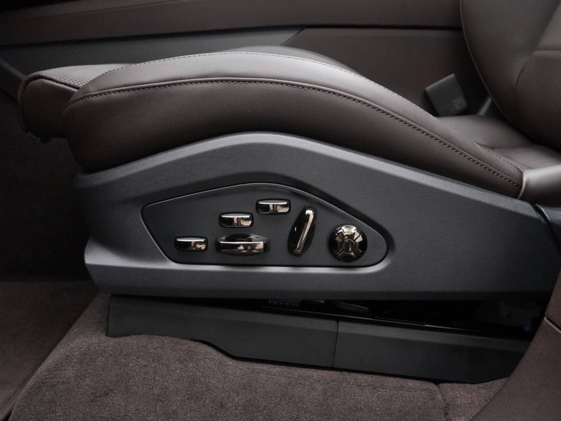 PORSCHE Cayenne Turbo Electric-image-22