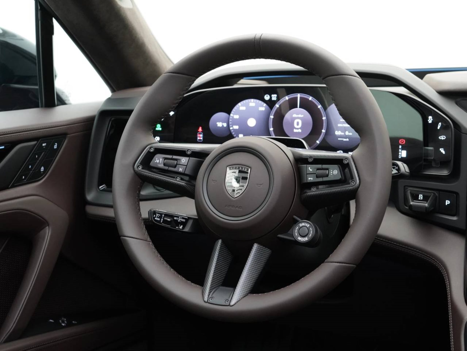 PORSCHE Cayenne Turbo Electric-image-15