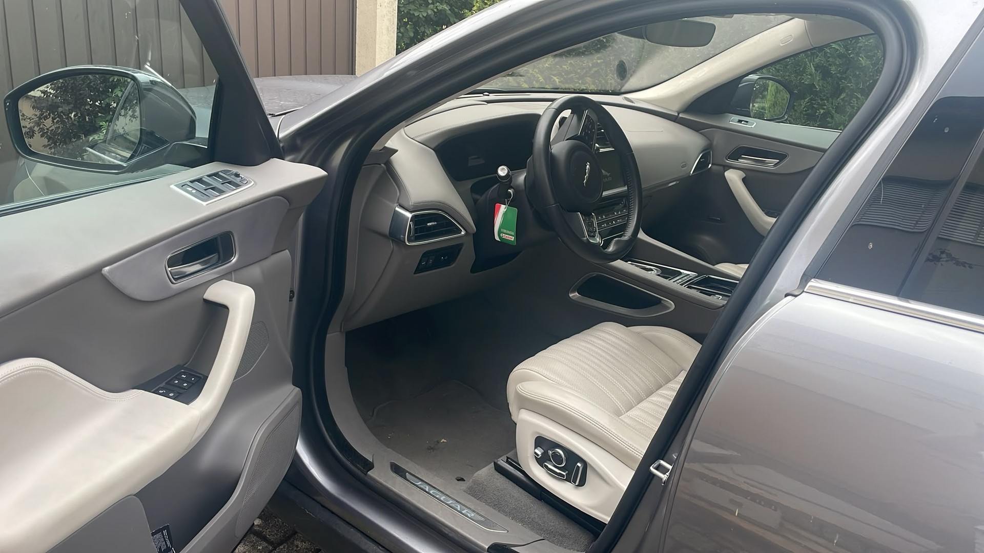 JAGUAR F-Pace 3.0 TD S AWD Automatik-image-2