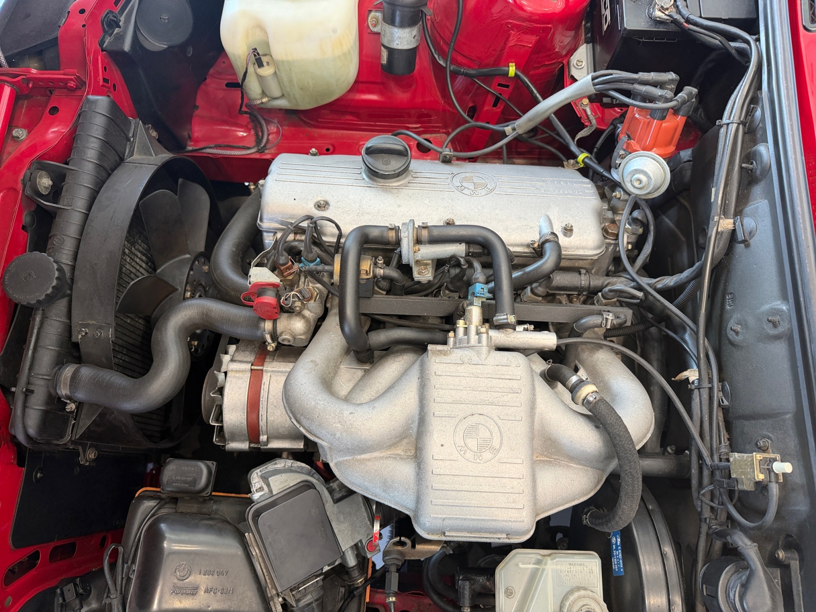 BMW 318i-image-17