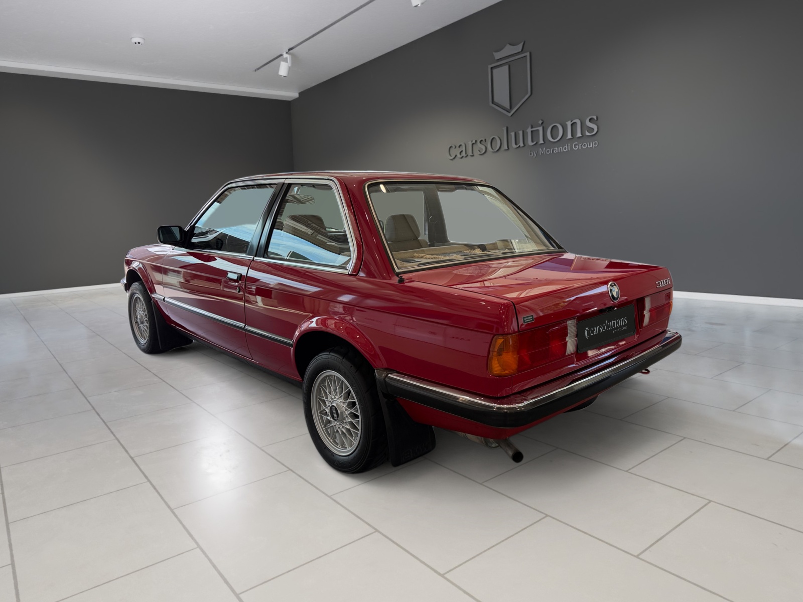 BMW 318i-image-1