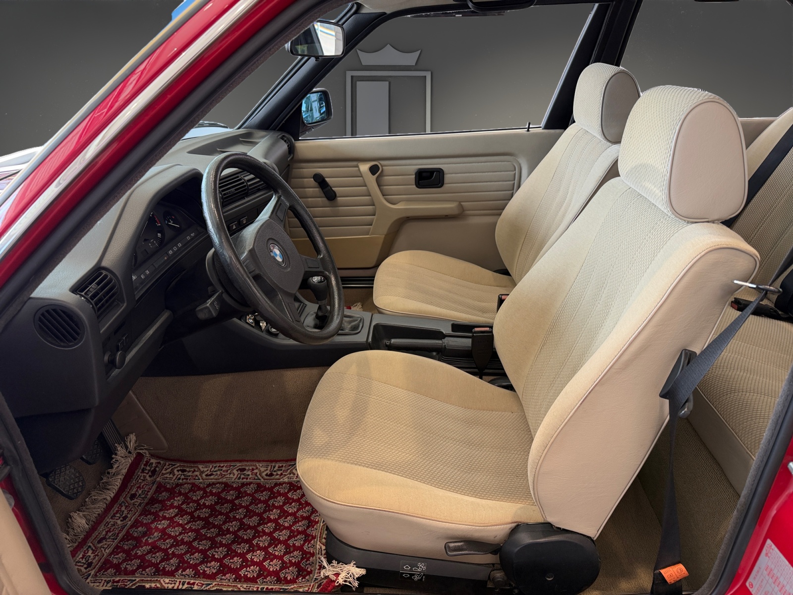 BMW 318i-image-9