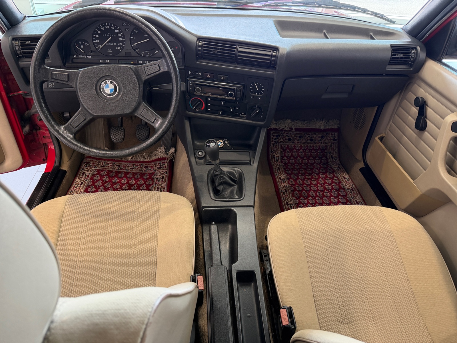 BMW 318i-image-10