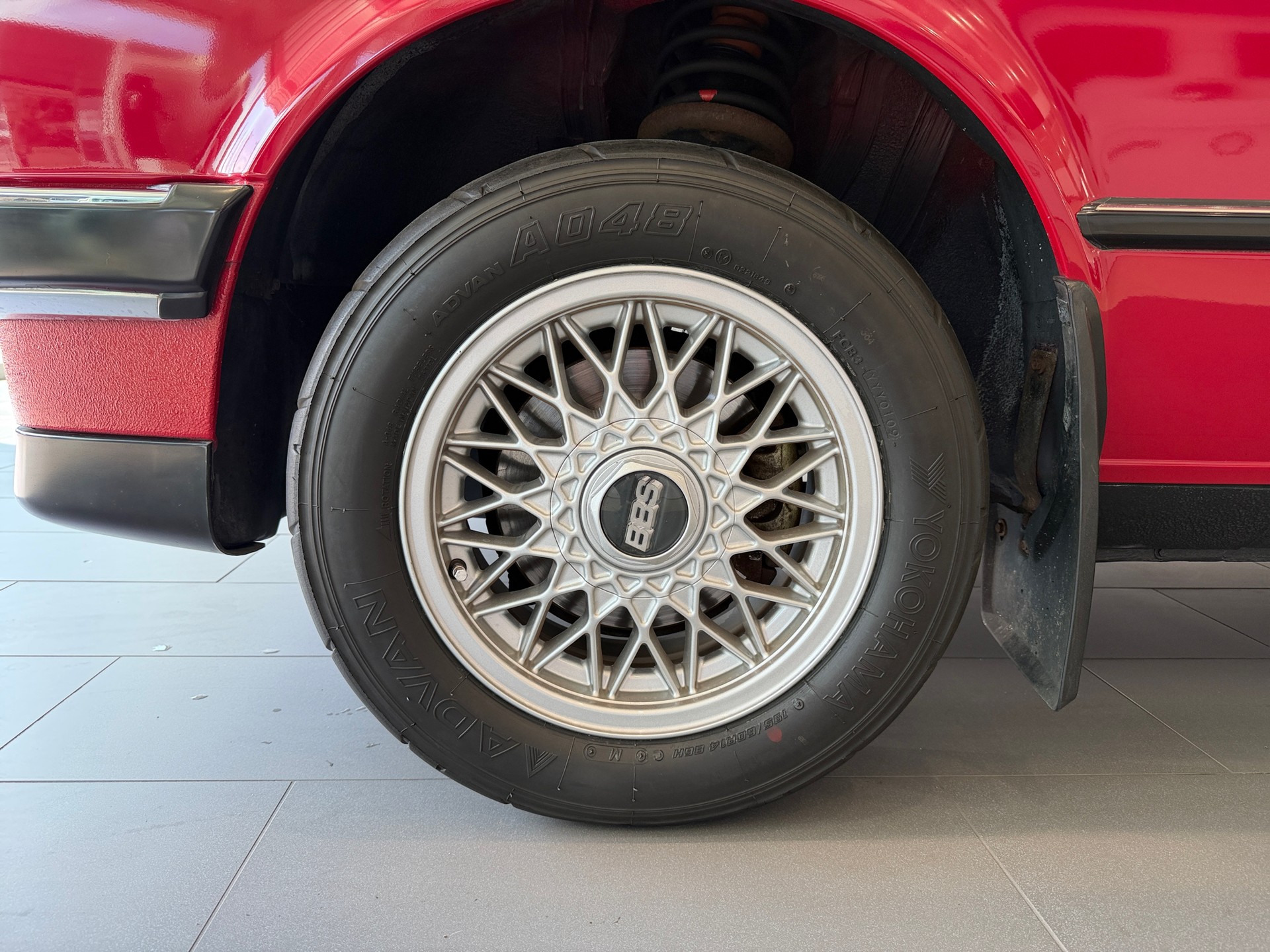 BMW 318i-image-8