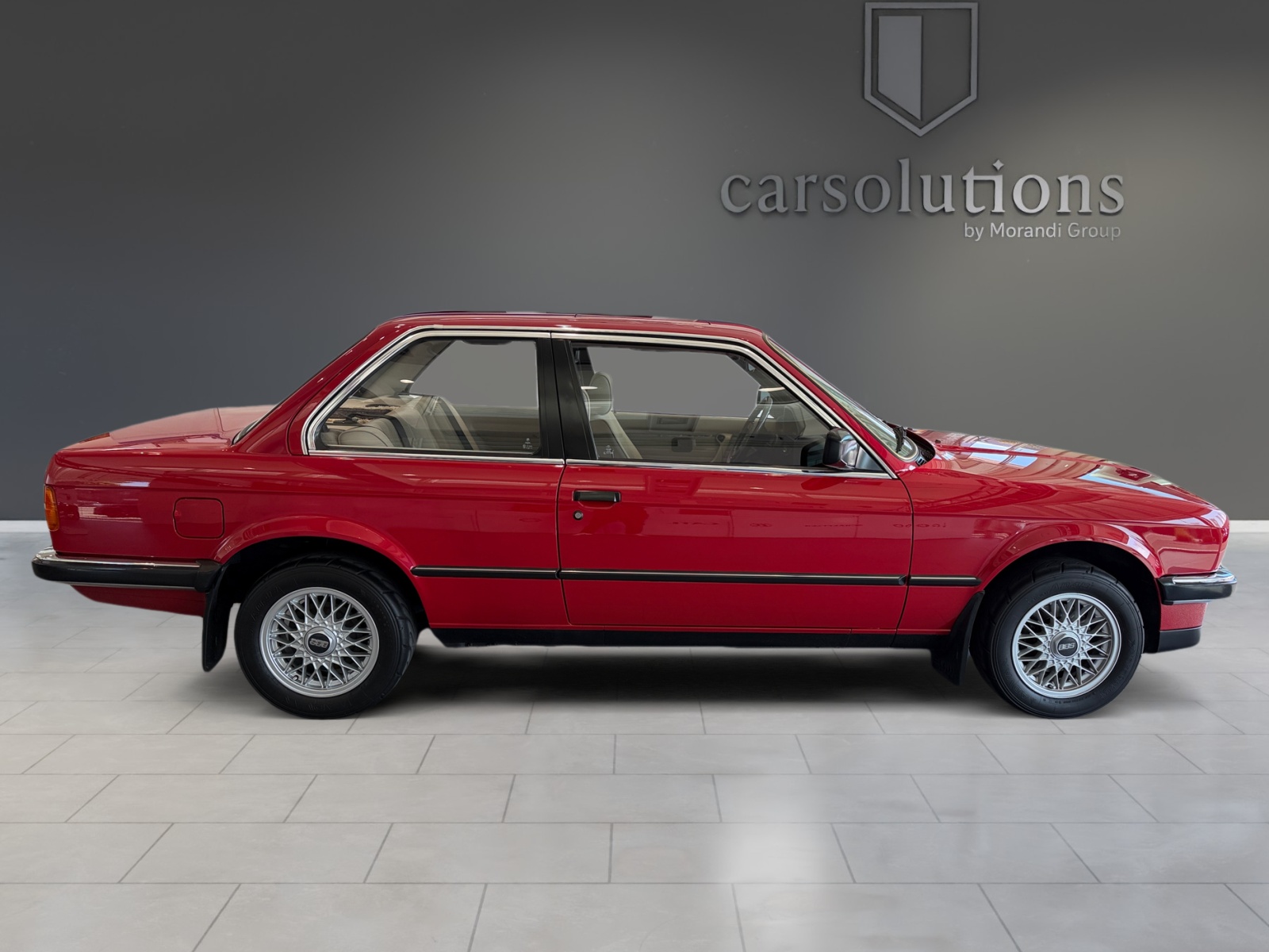BMW 318i-image-5