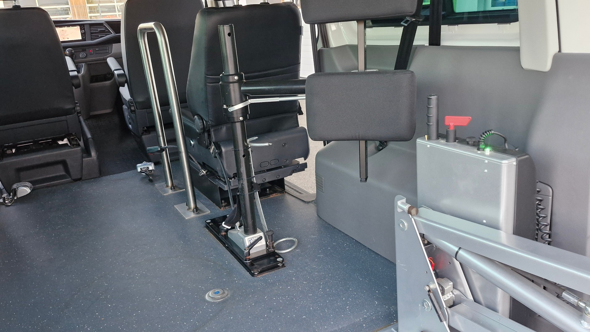 VW T6.1 Kombi 3000 2.0 TDI 150-image-23