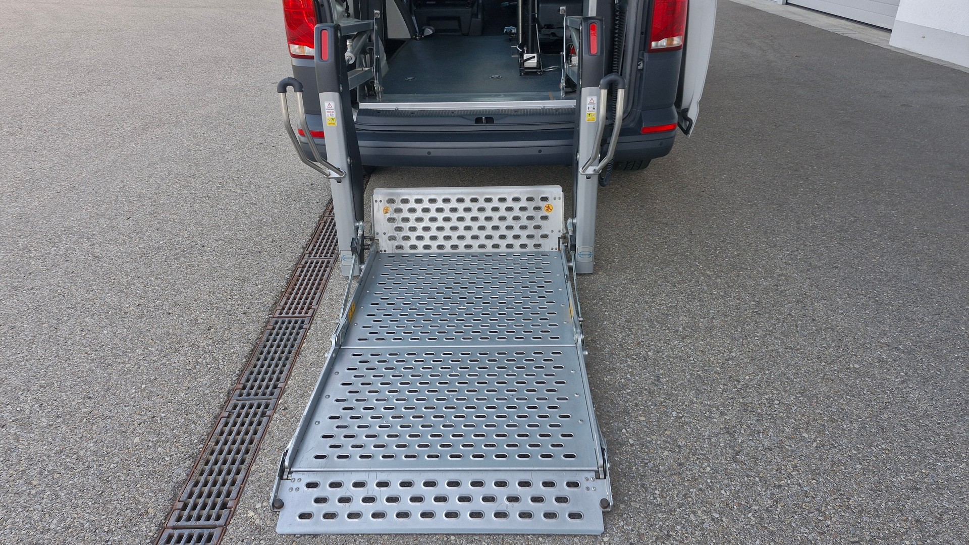 VW T6.1 Kombi 3000 2.0 TDI 150-image-17