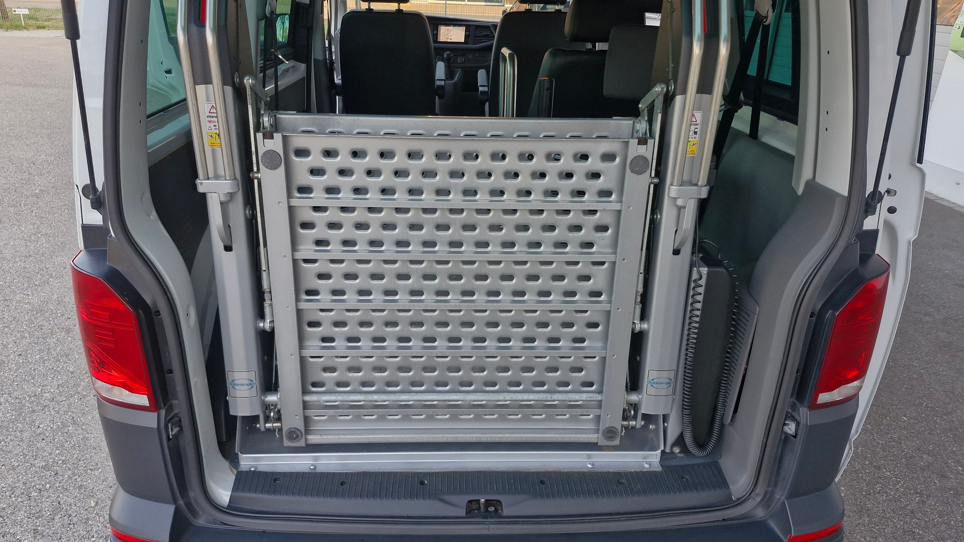 VW T6.1 Kombi 3000 2.0 TDI 150-image-18
