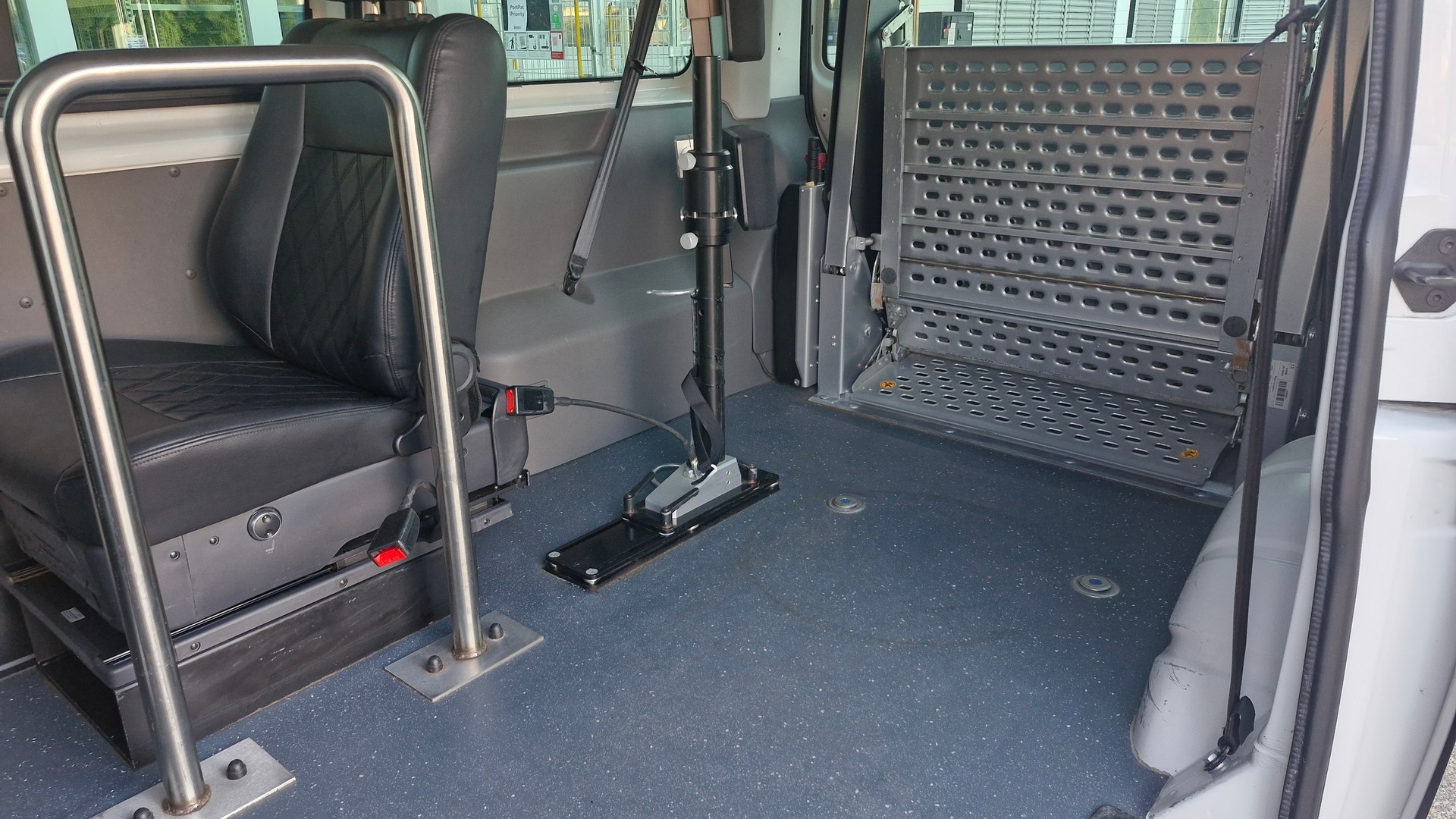VW T6.1 Kombi 3000 2.0 TDI 150-image-14