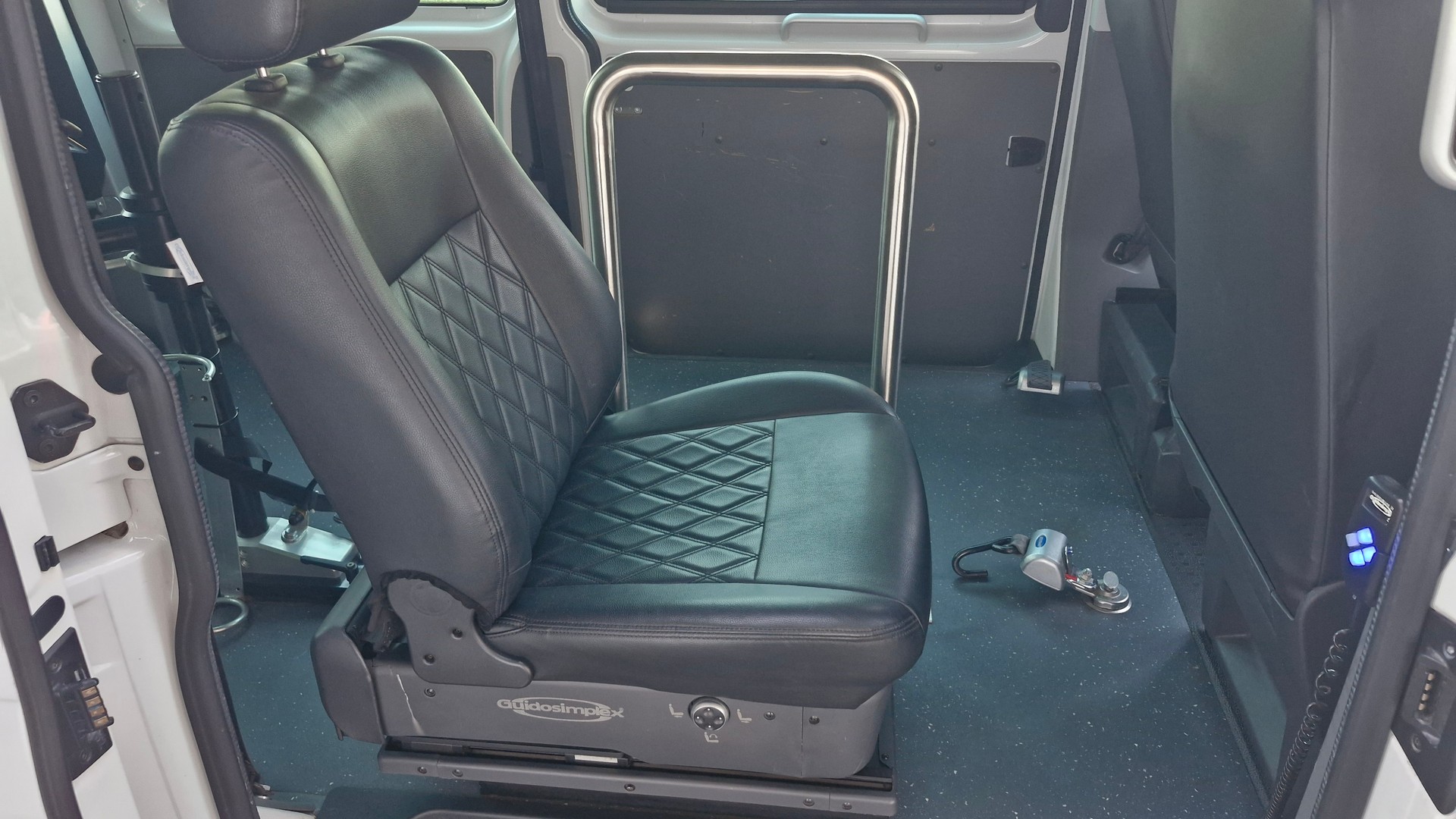 VW T6.1 Kombi 3000 2.0 TDI 150-image-6