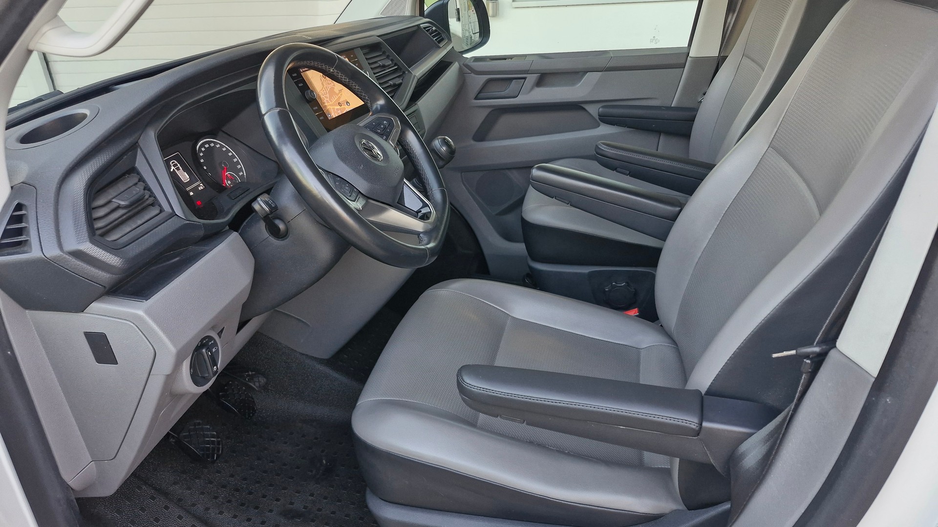 VW T6.1 Kombi 3000 2.0 TDI 150-image-4